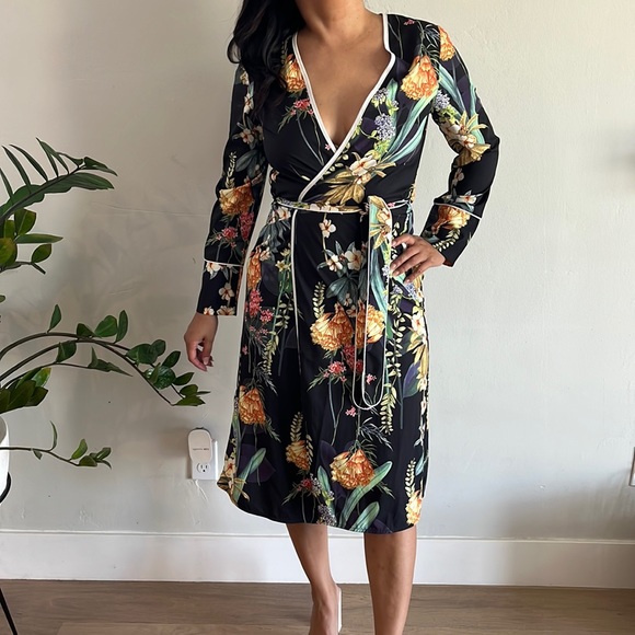 Misspap Dresses & Skirts - Misspap floral dress kimono , size small. Worn once